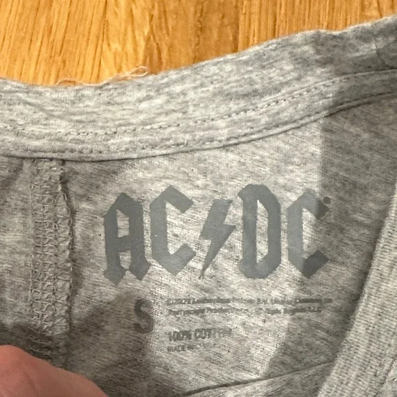 *last chance* AC/DC Gray Graphic T-Shirt - Picture 4 of 13